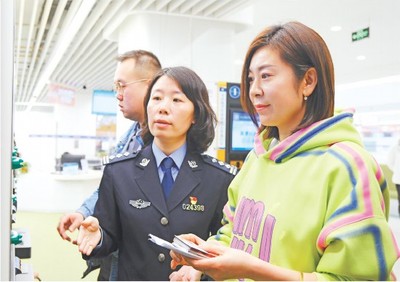 青島簽發首張赴港澳“個人旅游簽注”，助推旅游業發展新機遇